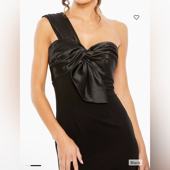 Mac Duggal
Half-Bow Bodice Trumpet Gown size 6 - Picture 3 of 8